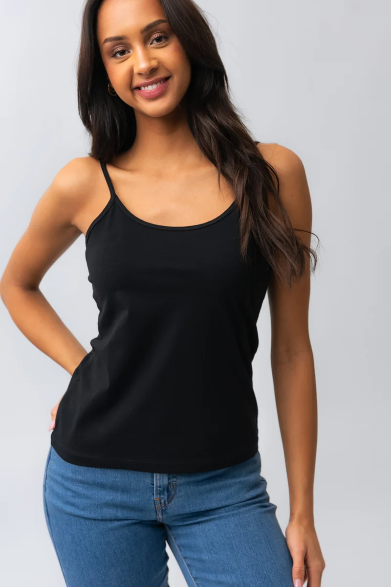La camisole basique bretelles ajustables