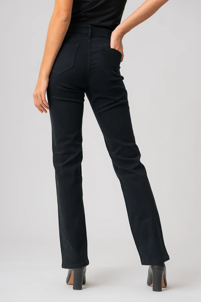 Le jeans droit de couleurs