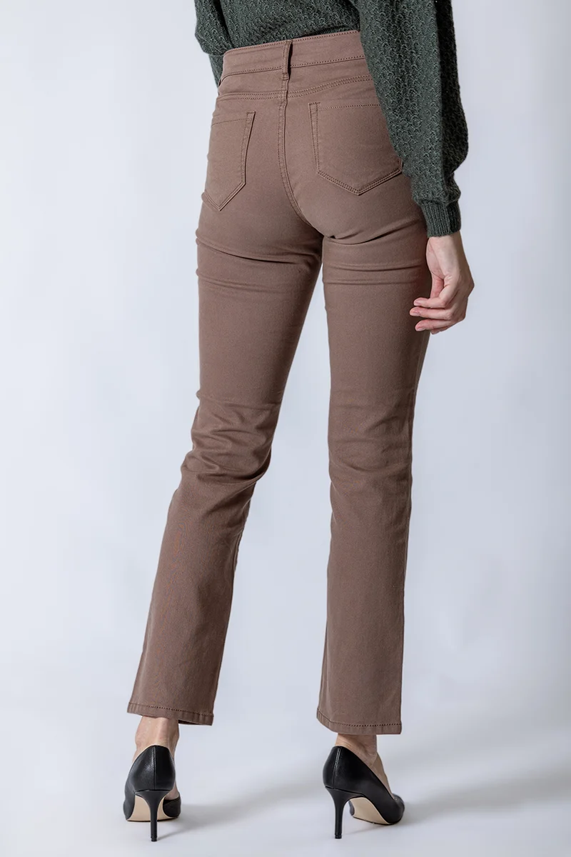 Le jeans droit de couleurs