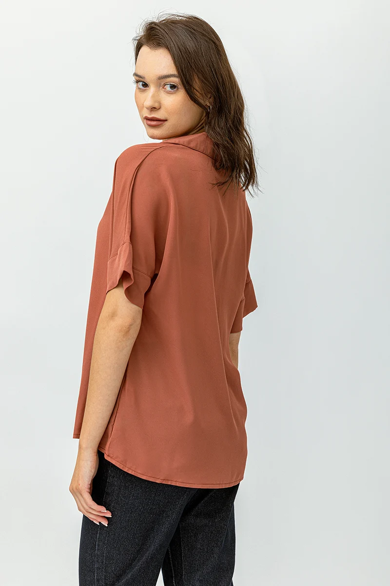La blouse unie diaphane
