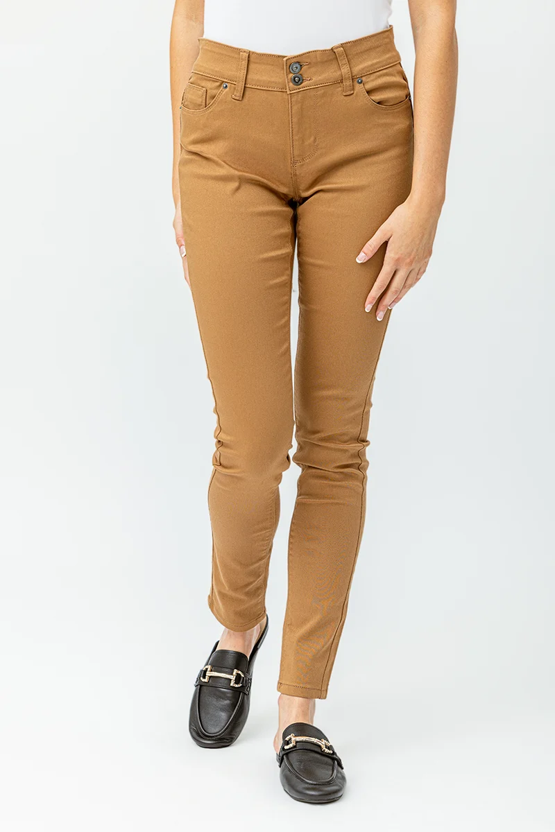 Le jeans étroit sculptant de couleur 2 boutons