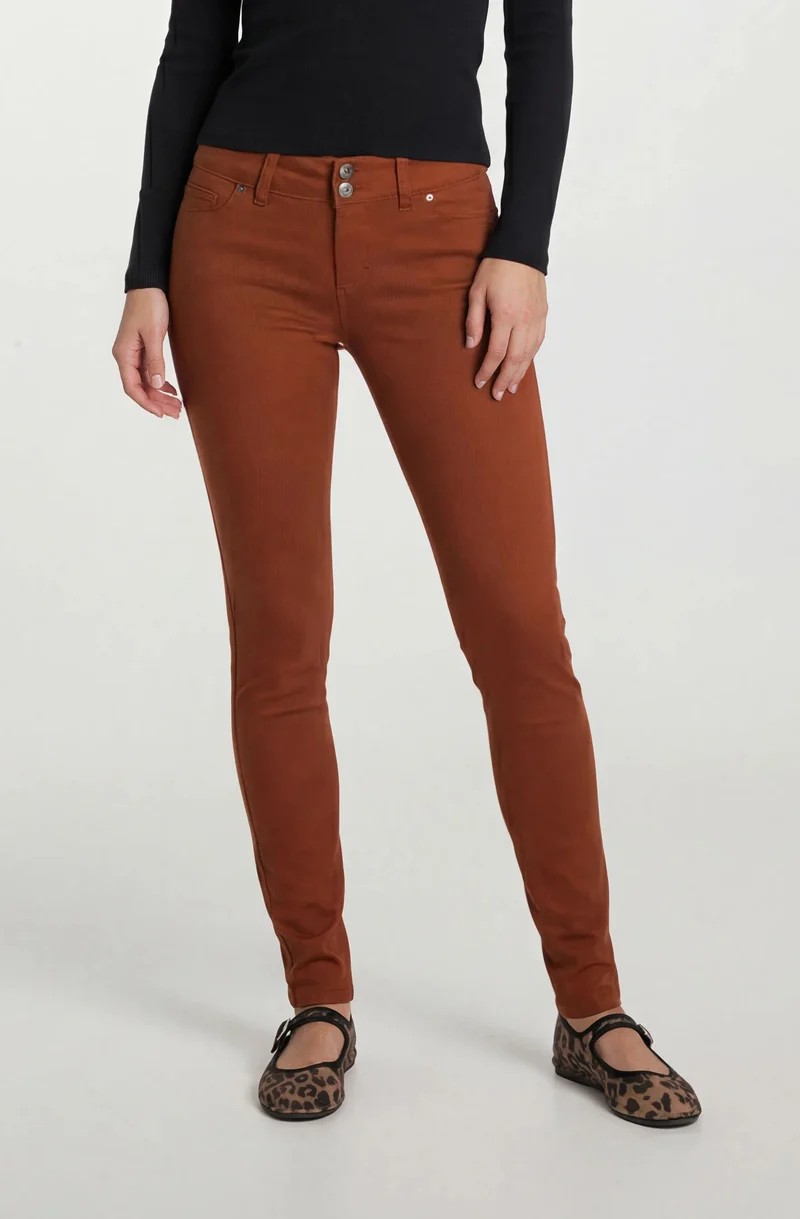 Le jeans Sophia (Skinny) de couleurs effet suède