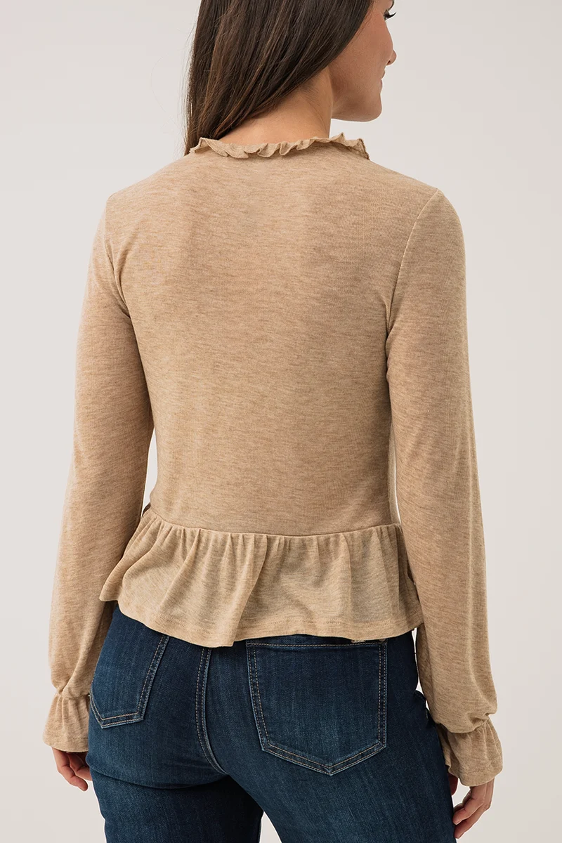 La blouse t-shirt peplum à manches longues
