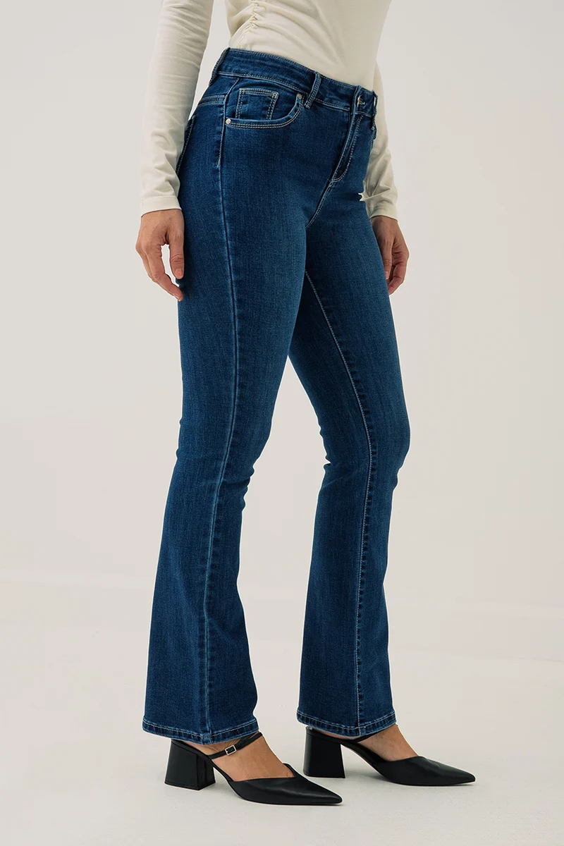 Le jeans évasé bleu | Modèle Estelle