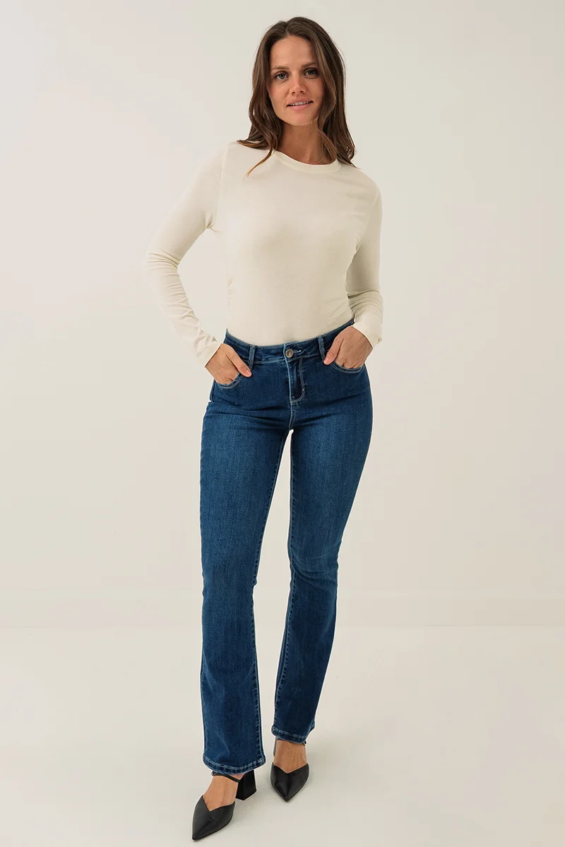 Le jeans évasé bleu | Modèle Estelle