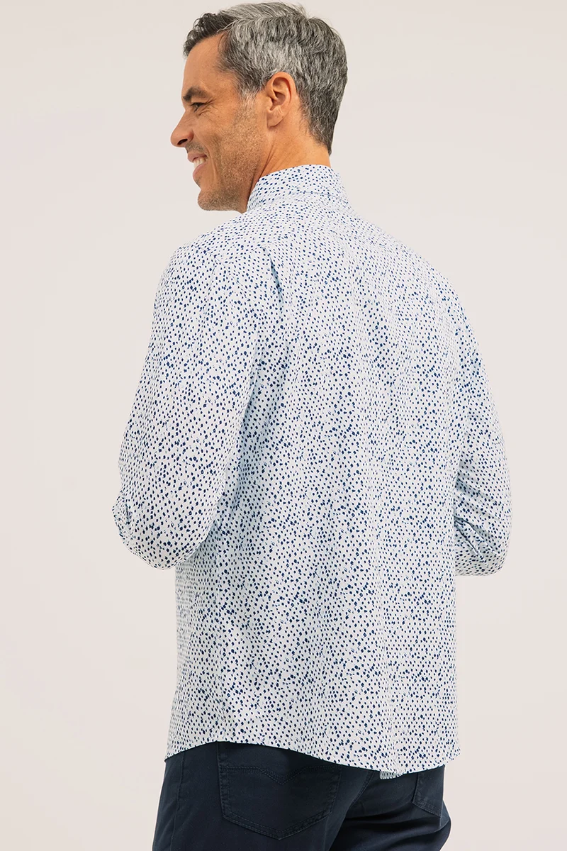 La chemise indigo à motif à pois abstrait
