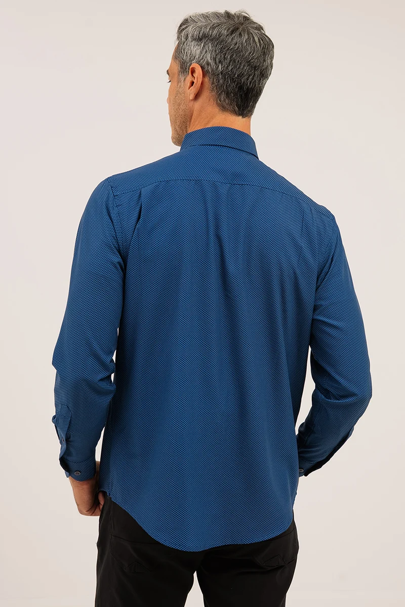 La chemise à petit motif ton sur ton
