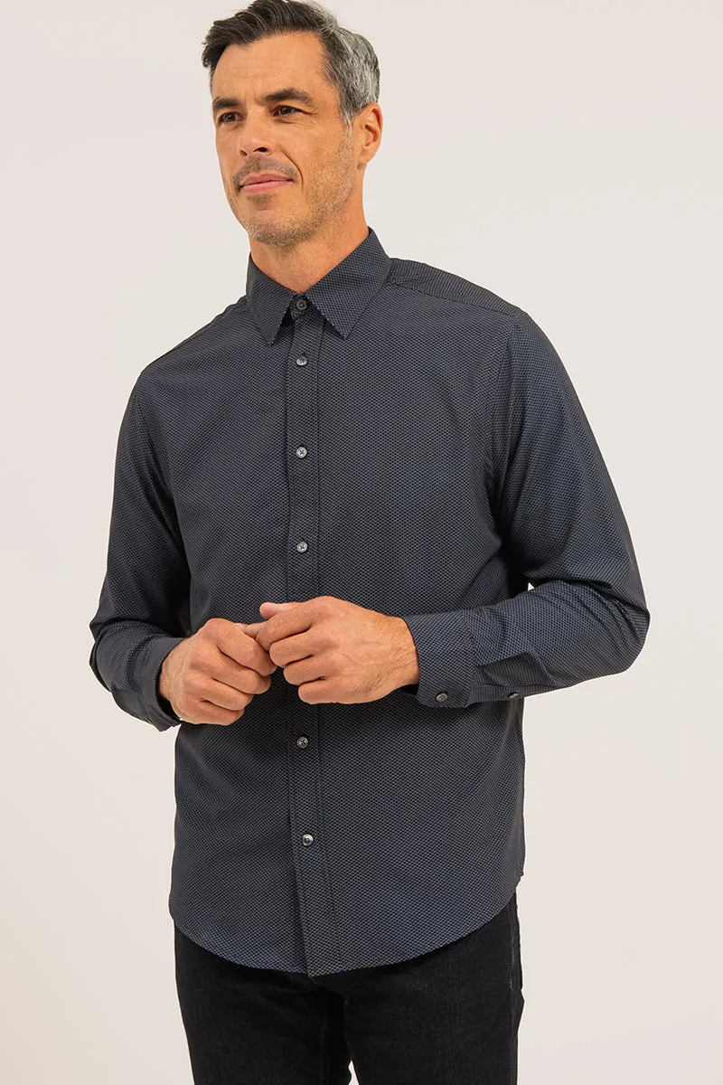 La chemise à petit motif ton sur ton