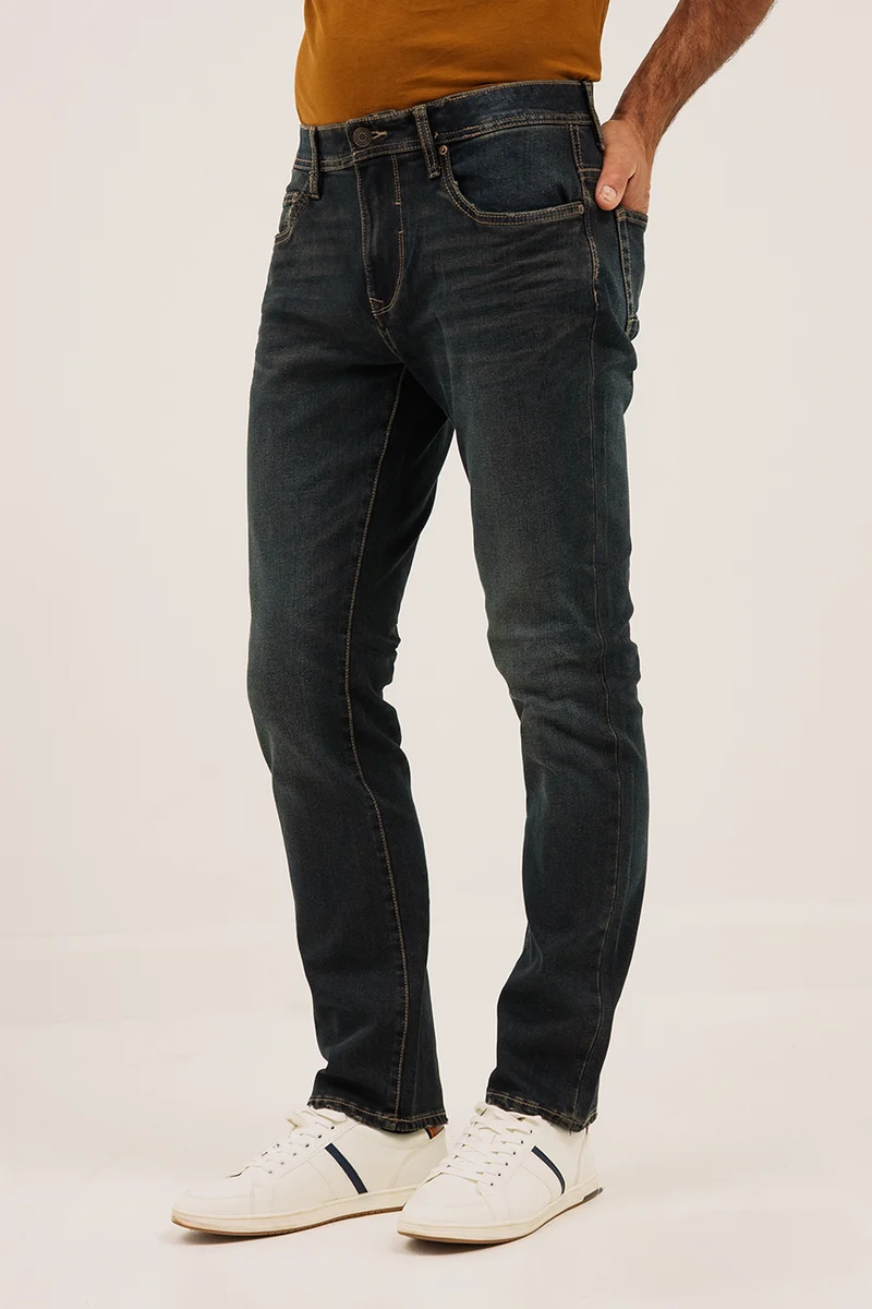 Le jeans très foncé droit Baru