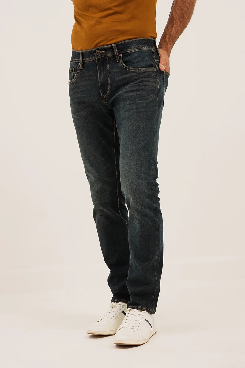 Le jeans très foncé droit Baru