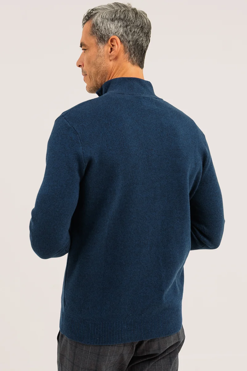 Le chandail en tricot de coton col montant avec fermeture éclair