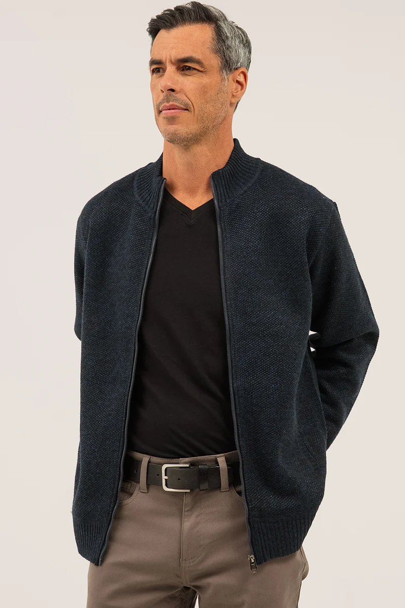 Le cardigan en tricot doublé en flanelle
