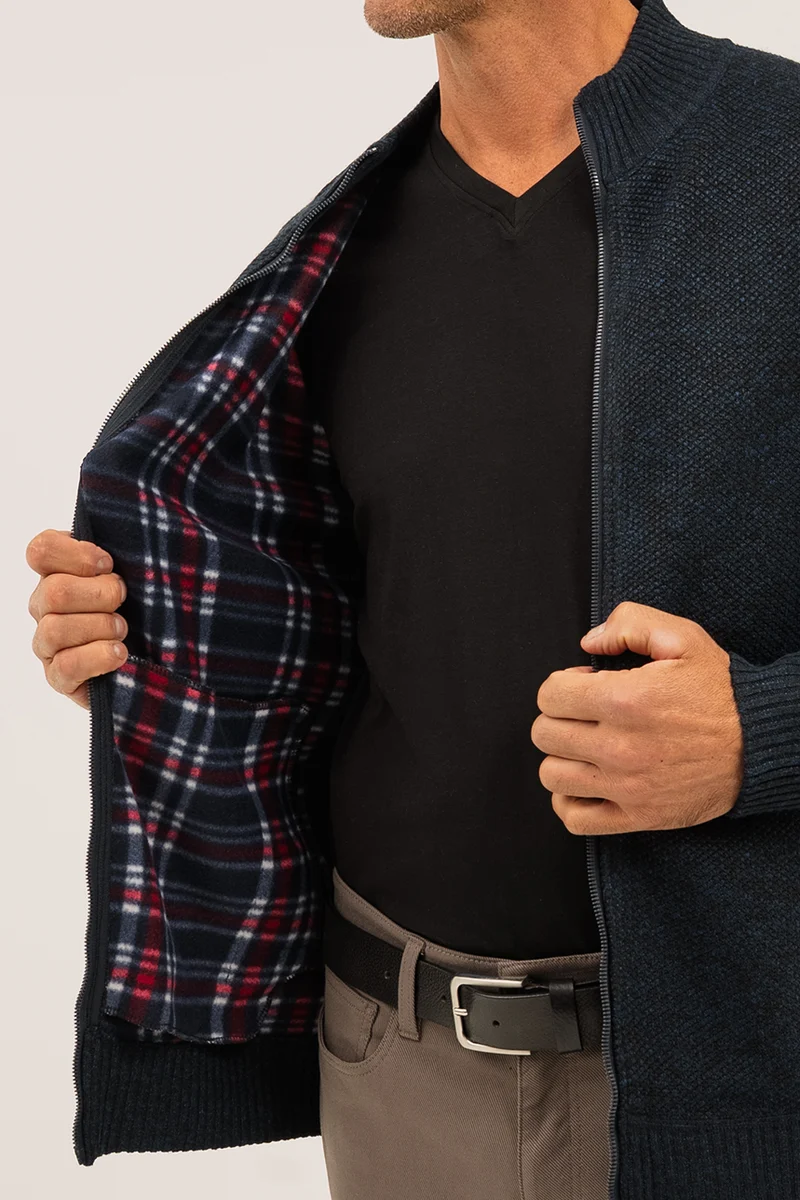 Le cardigan en tricot doublé en flanelle