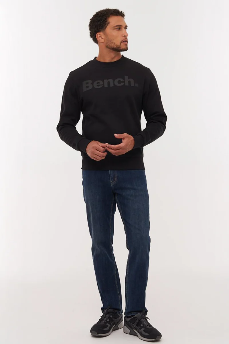 Le chandail uni avec logo Bench