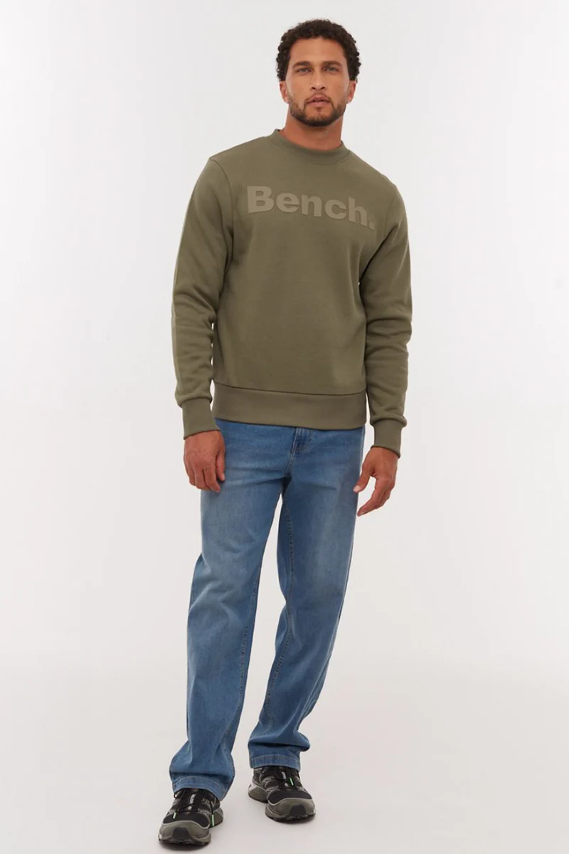 Le chandail uni avec logo Bench