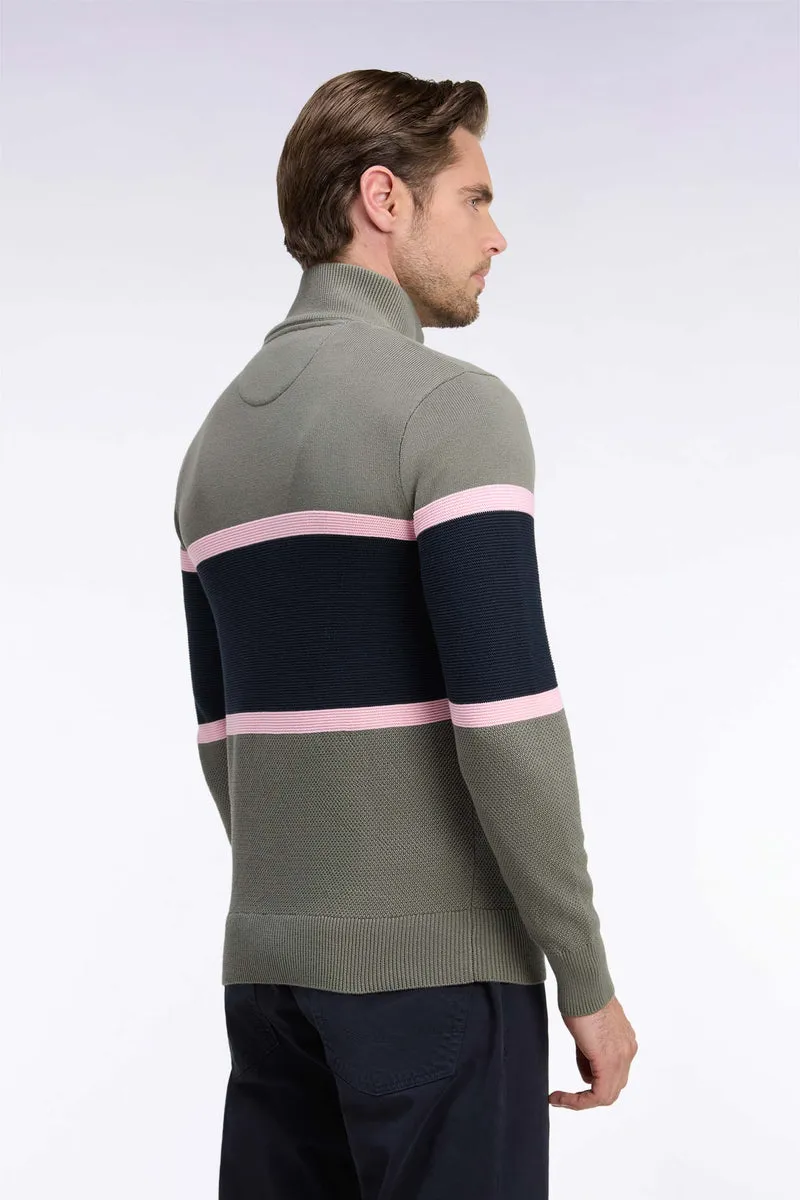 Pull à col camionneur en coton vert olive à découpes contrastées coupe droite