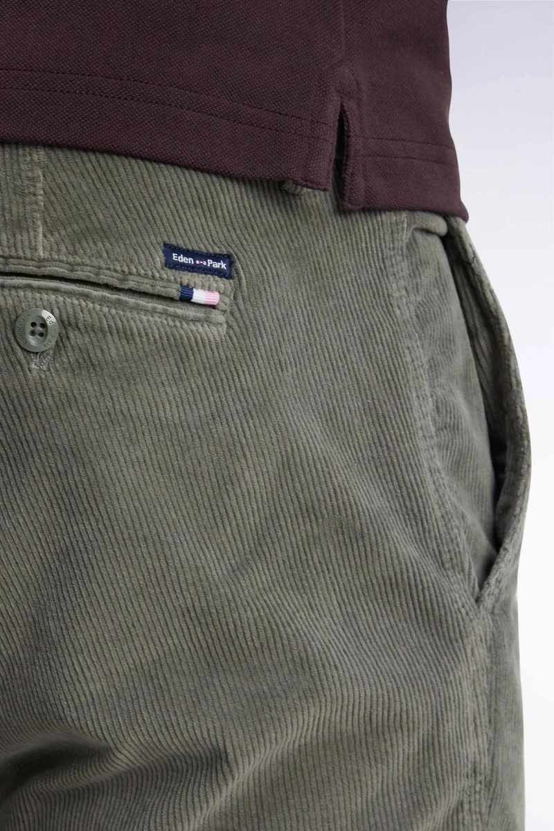 Pantalon chino sans plis en velours côtelé kaki clair coupe regular