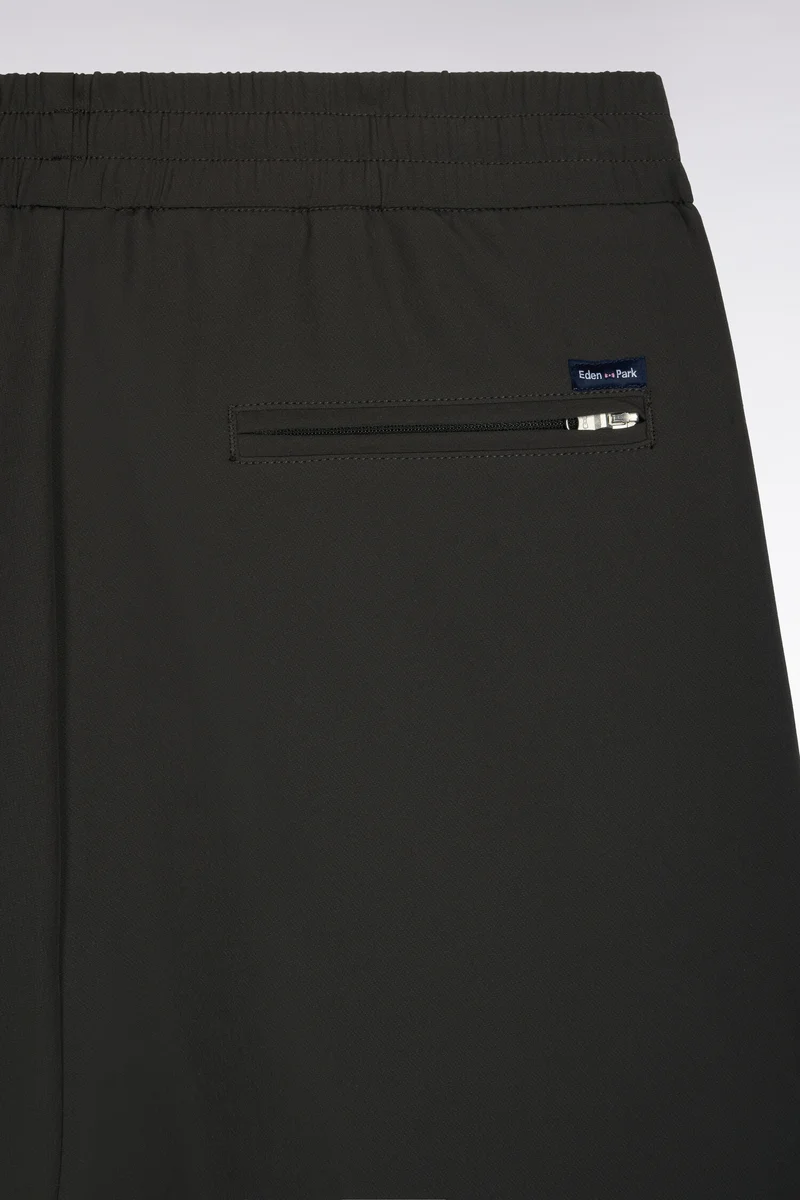 Pantalon à taille élastiquée en nylon stretch technique kaki coupe Modern