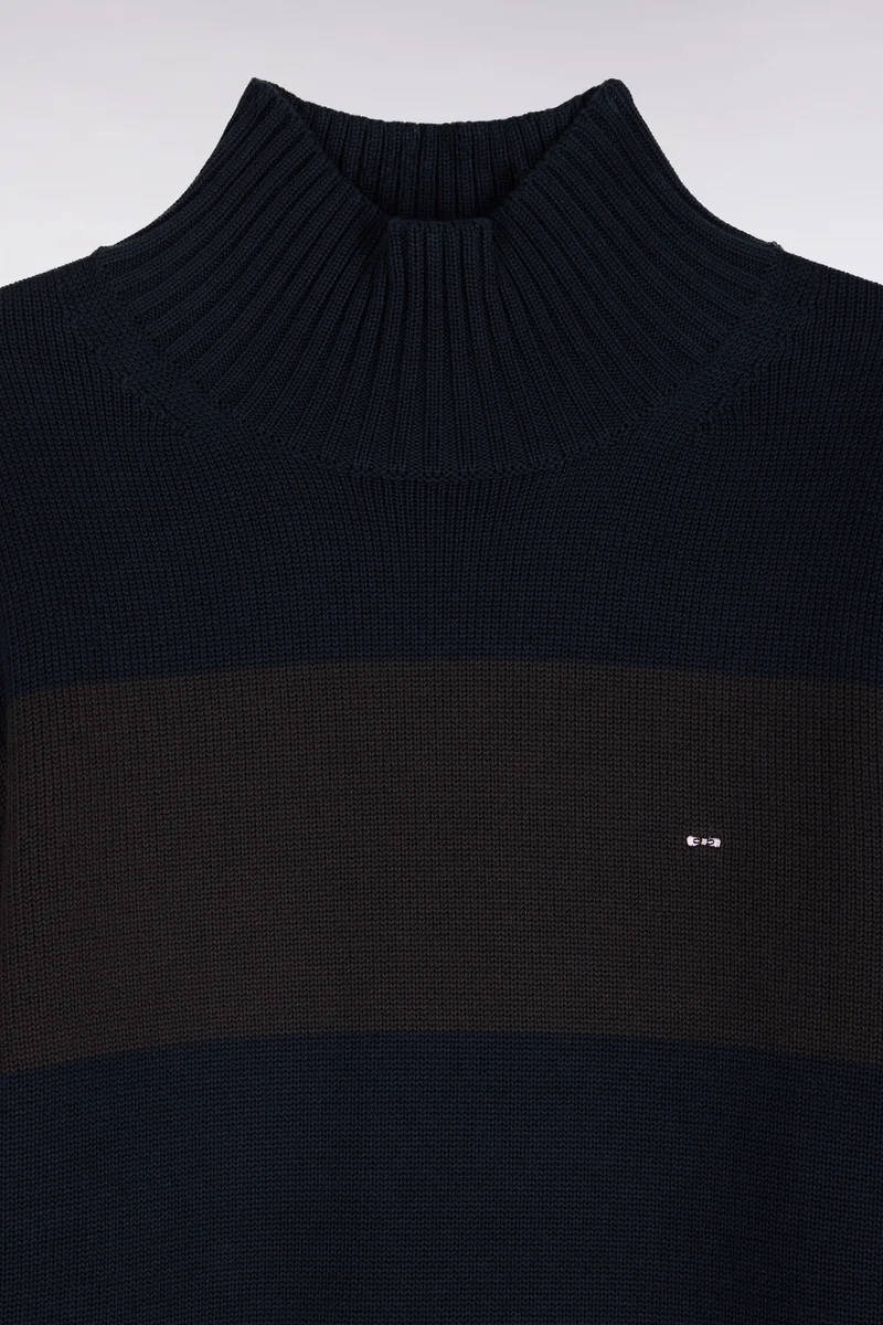 Pull col cheminée en coton rayé marron et marine coupe droite
