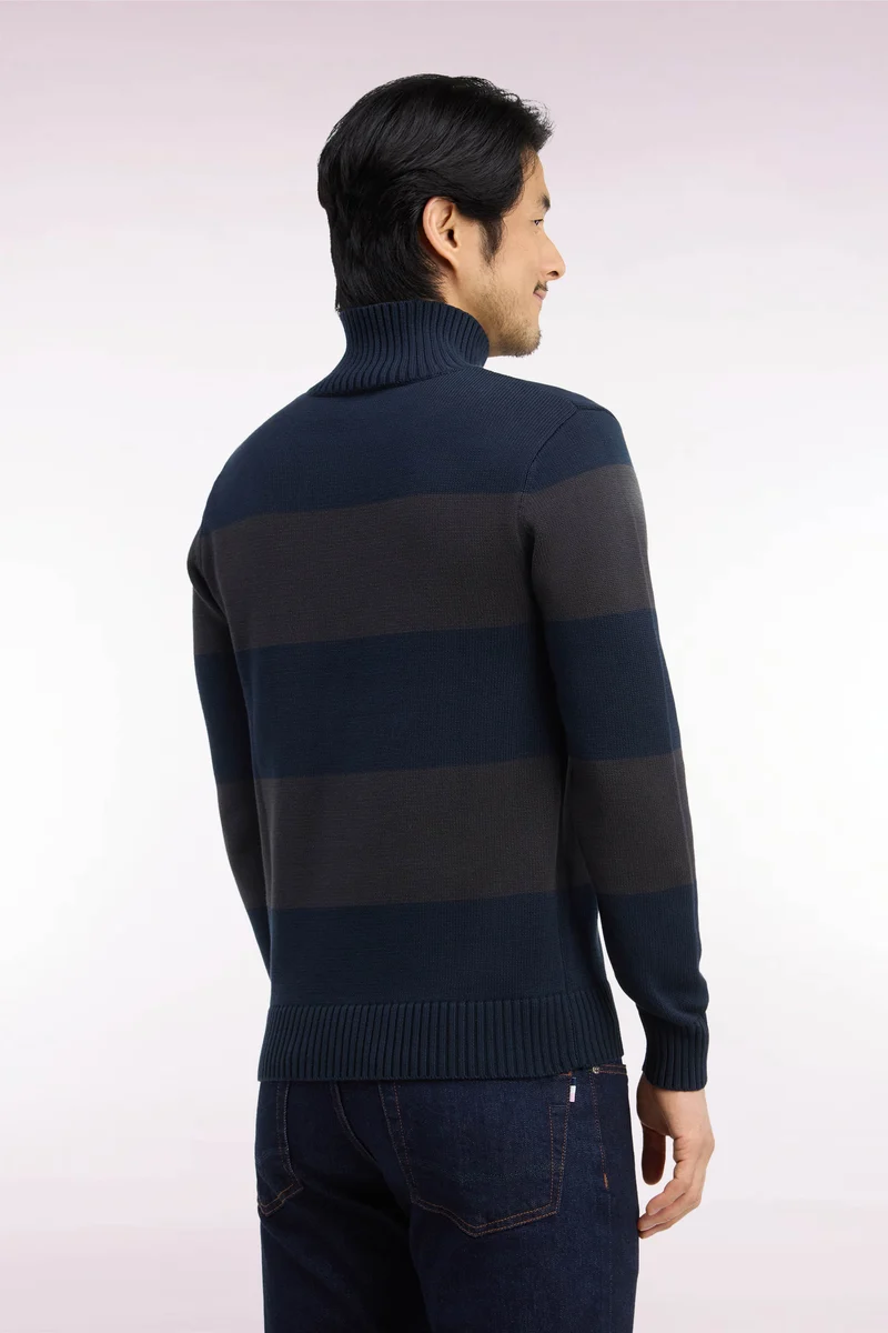 Pull col cheminée en coton rayé marron et marine coupe droite
