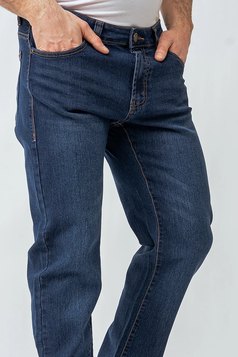 Le jeans classique jambe droite