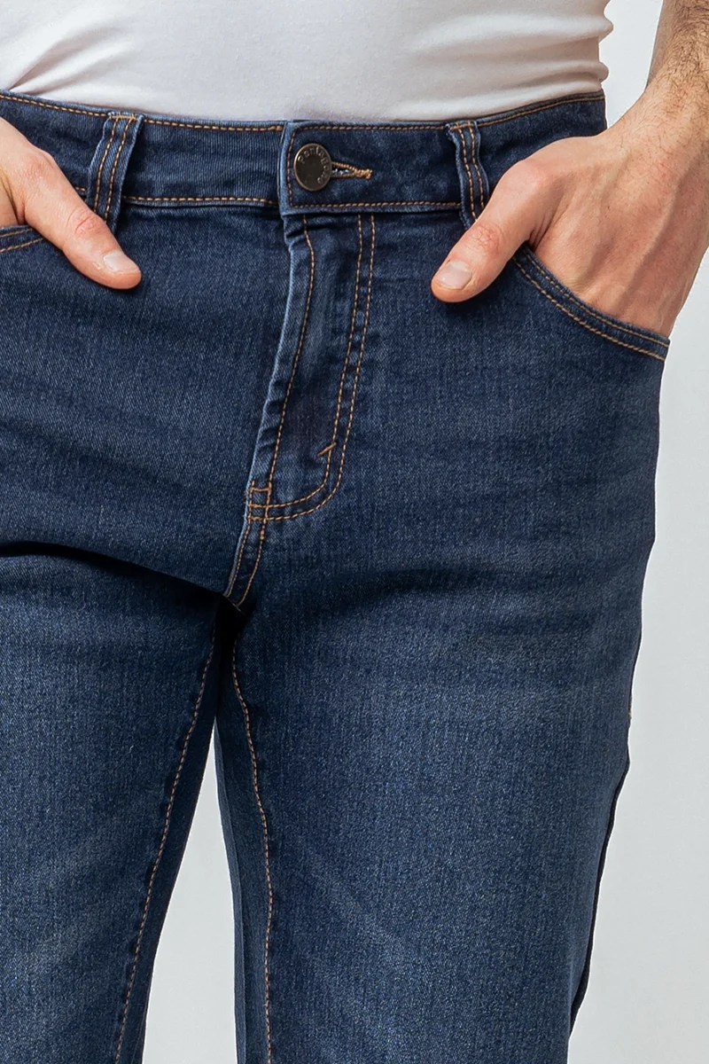 Le jeans classique jambe droite