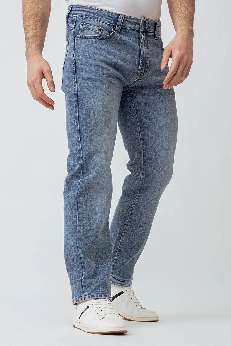 Le jeans classique jambe droite