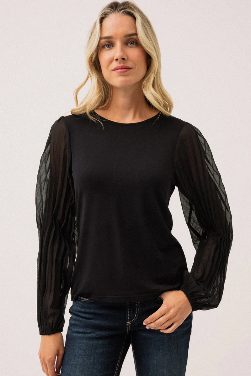 La blouse noire à manches plissées soleil