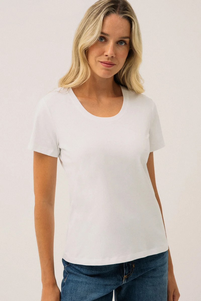 Le t-shirt basique à manches courtes