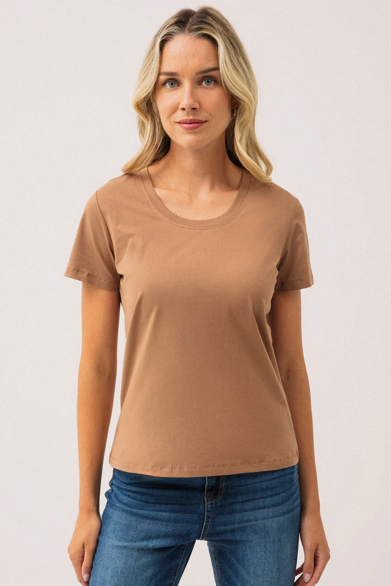 Le t-shirt basique à manches courtes