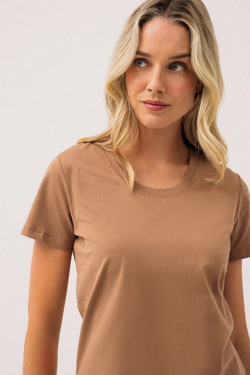 Le t-shirt basique à manches courtes