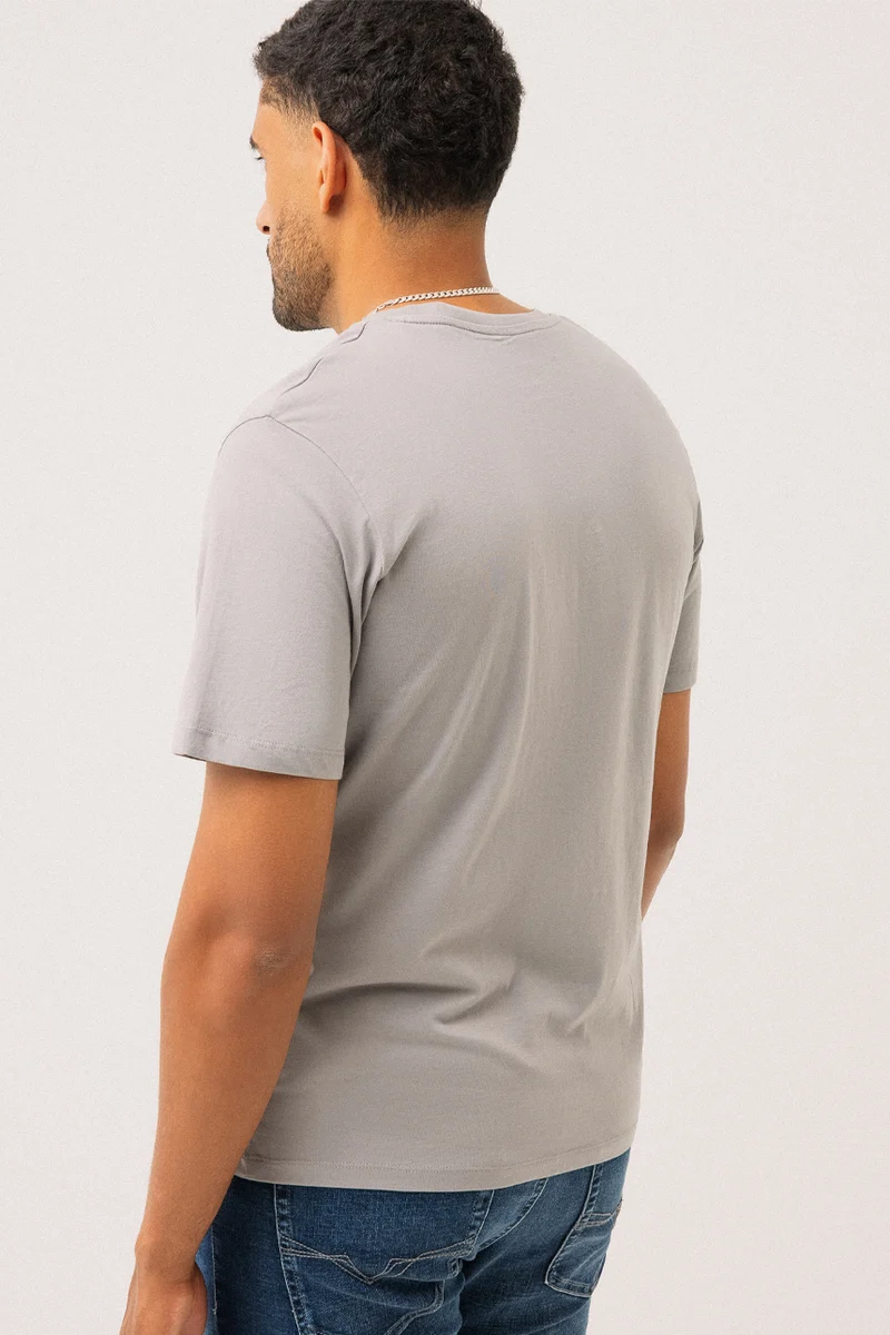 Le t-shirt imprimé logo taches de peinture par Jack & Jones