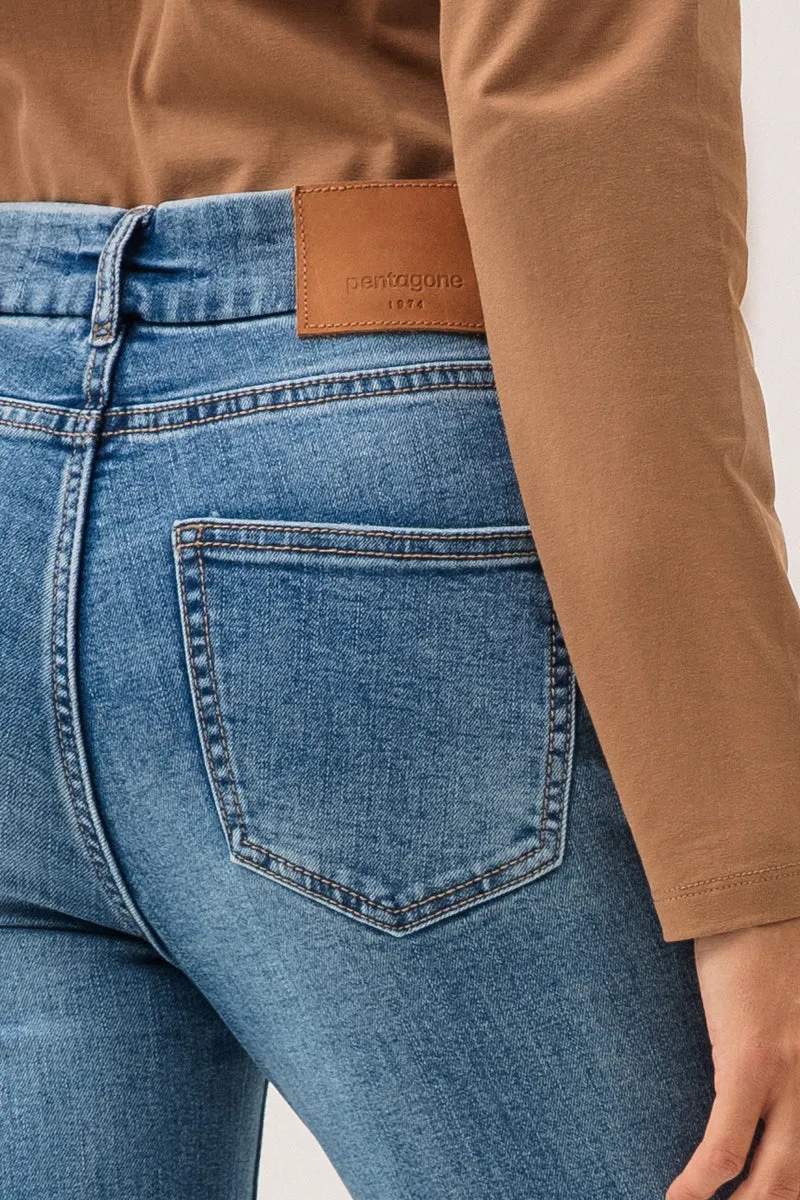 Le jeans étroit avec usure aux poches | Modèle Sophia