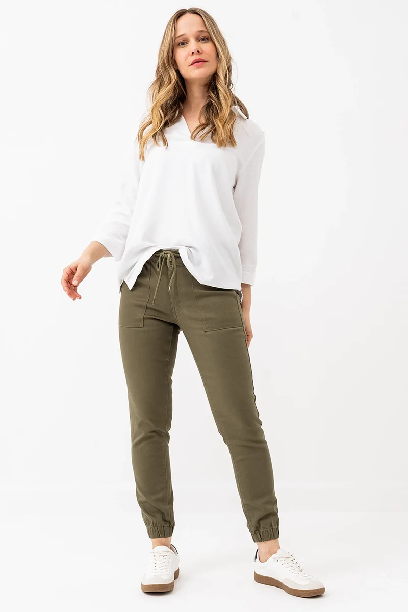 Le jeans jogger de couleur
