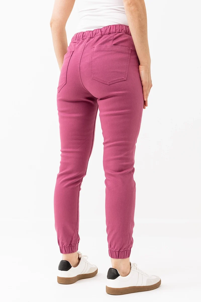 Le jeans jogger de couleur
