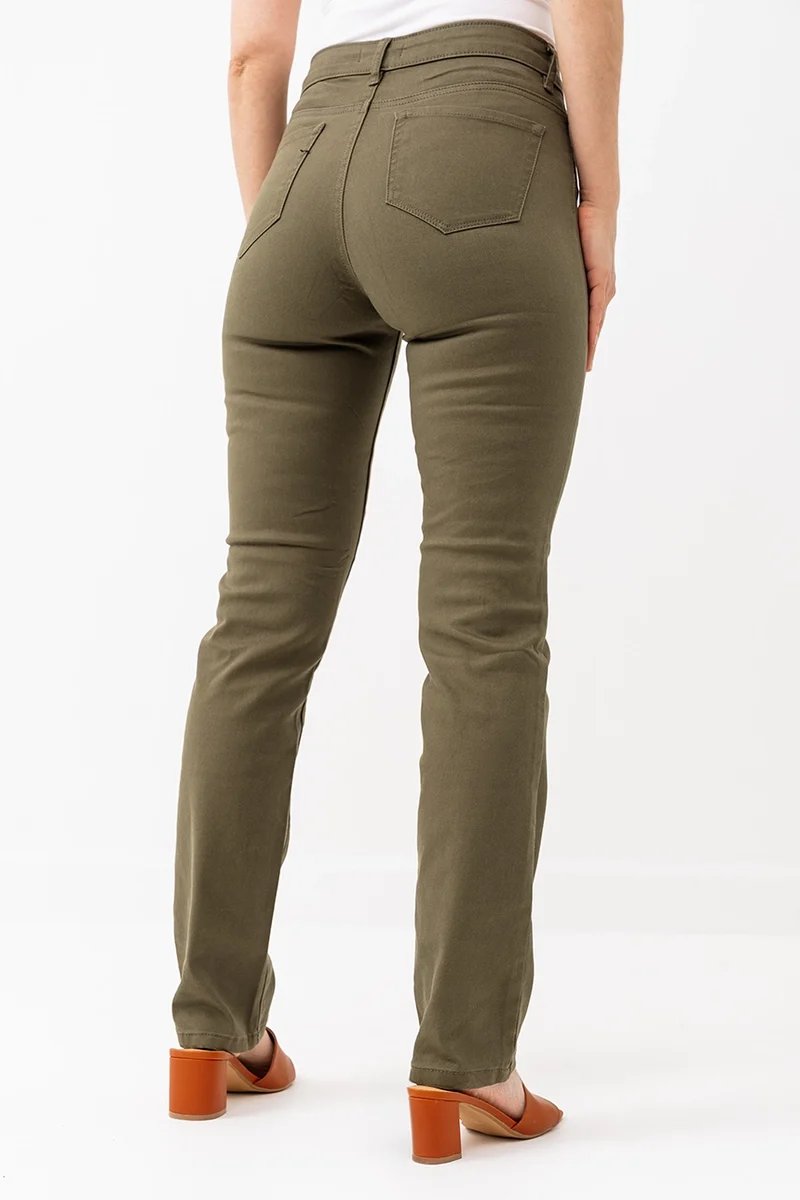 Le jeans droit coloré sculptant