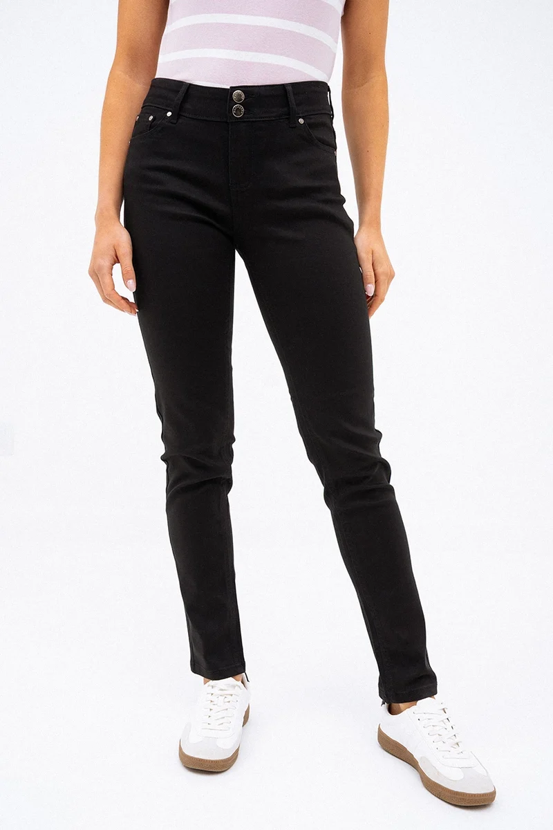 Le jeans étroit coloré sculptant