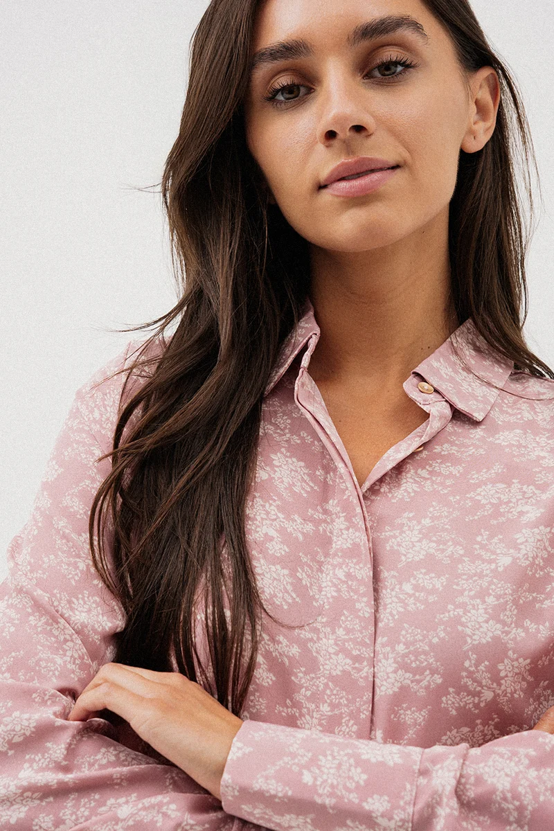 La blouse fleurie rose