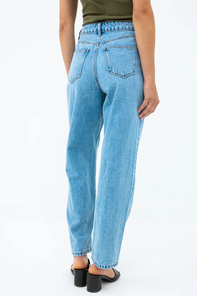Le jeans délavé coupe barrel par Vero Moda