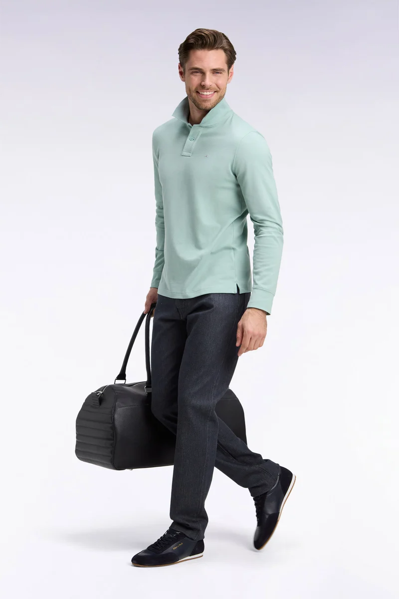 Jean en denim stretch gris foncé coupe regular