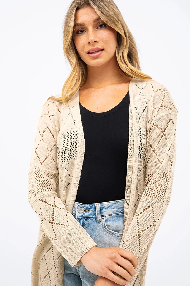 Le cardigan uni en crochet