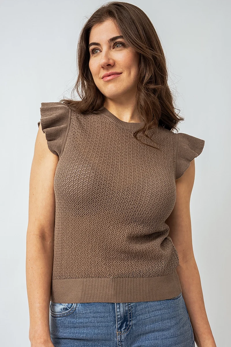 La camisole en crochet manches à volants
