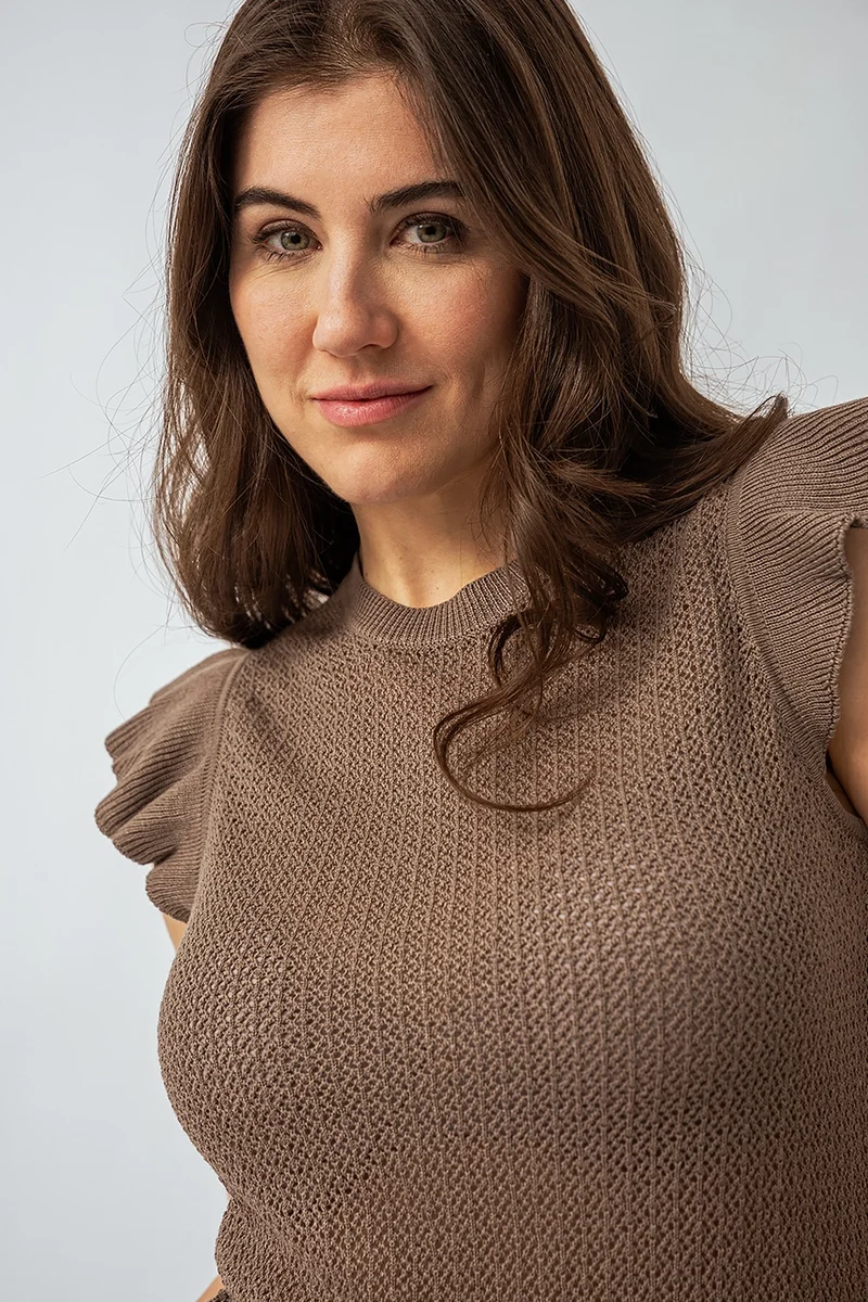 La camisole en crochet manches à volants