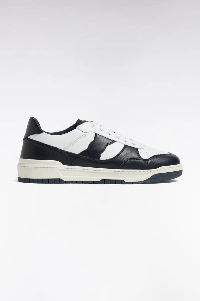 Baskets en cuir bicolore marine et blanches