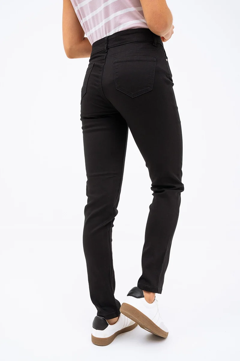 Le pantalon extensible deux boutons