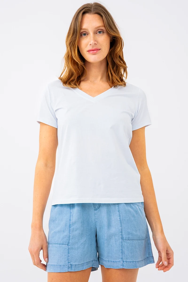 Le t-shirt basique col V