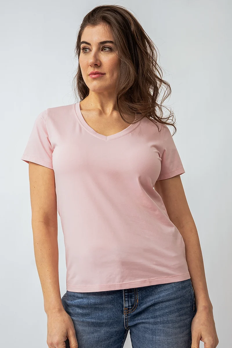 Le t-shirt basique col V