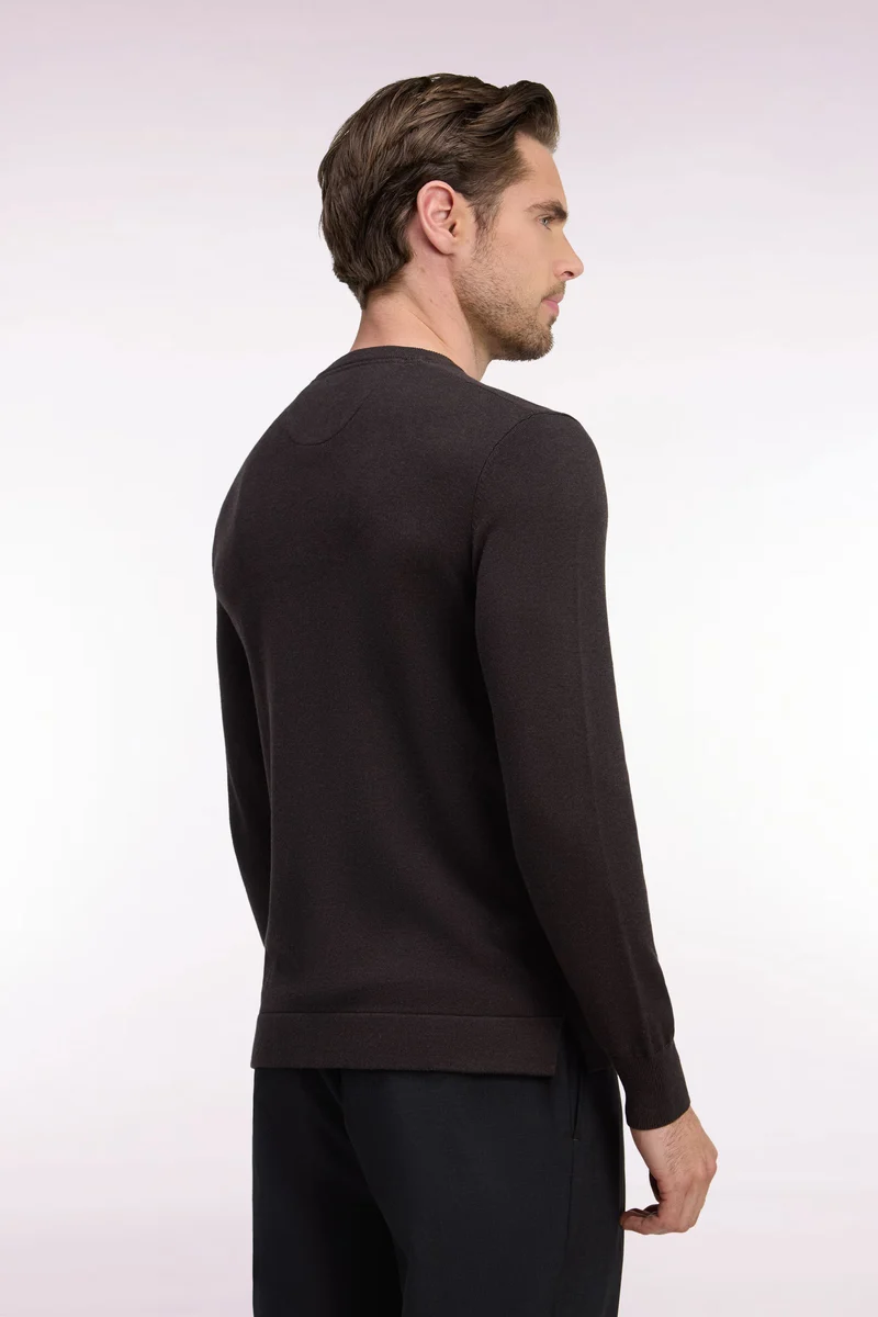 Pull à col rond en coton et viscose marron coupe droite
