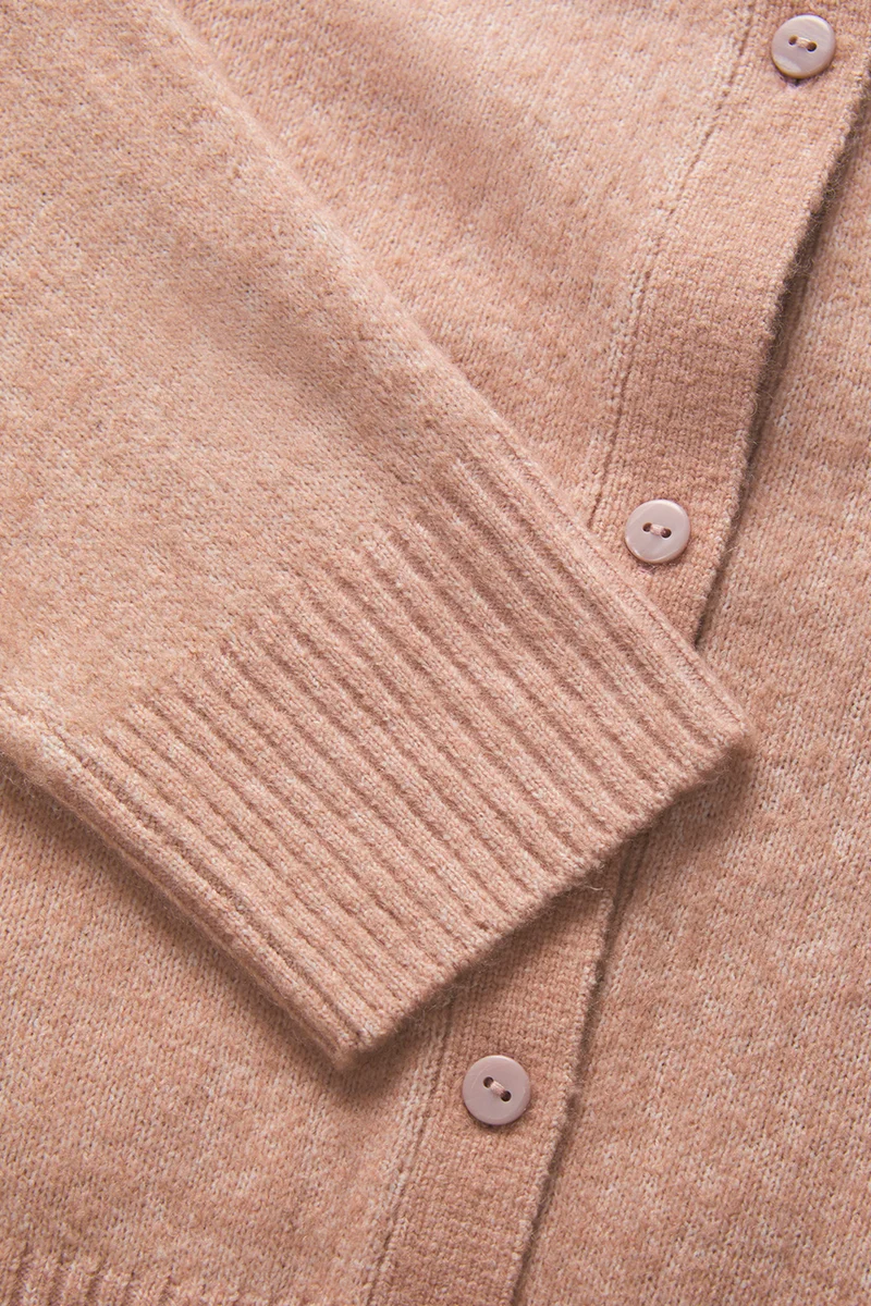 Le cardigan court en tricot