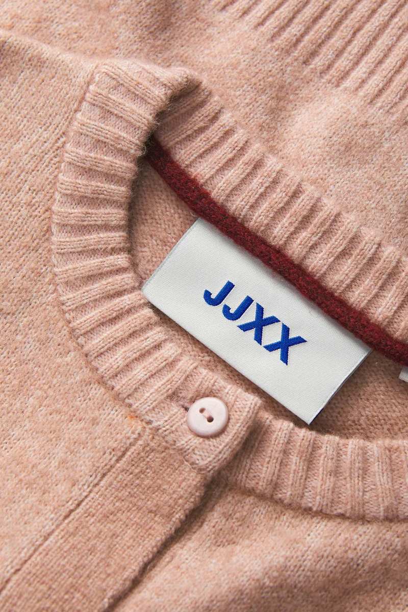Le cardigan court en tricot